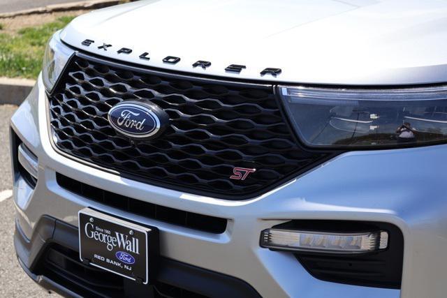 Photo of 2021 Silver Metallic Ford Explorer