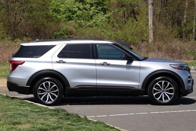 Photo of 2021 Silver Metallic Ford Explorer