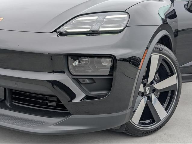 Photo of 2025 Black Porsche Macan