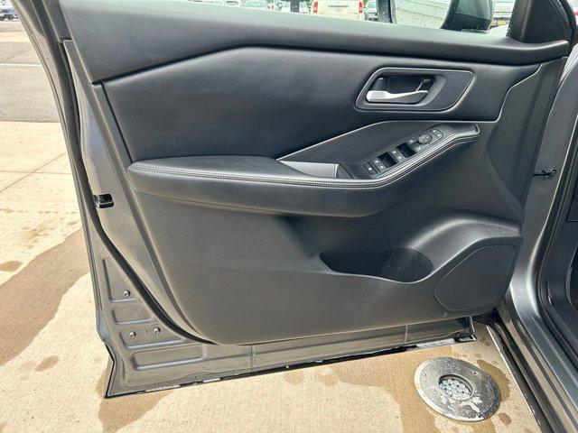 Photo of 2024 Gun Metallic Nissan Rogue