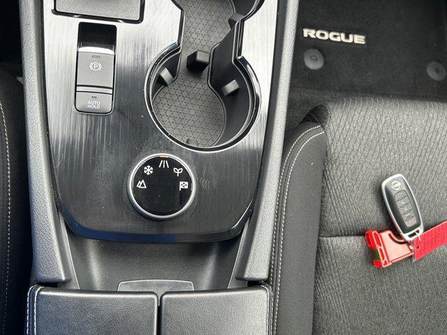 Photo of 2024 Gun Metallic Nissan Rogue