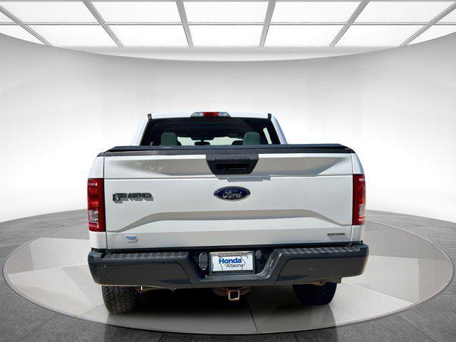 Photo of 2015 Oxford White Ford F-150