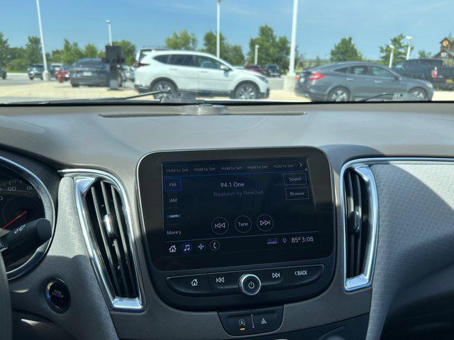 Photo of 2020 Summit White Chevrolet Malibu