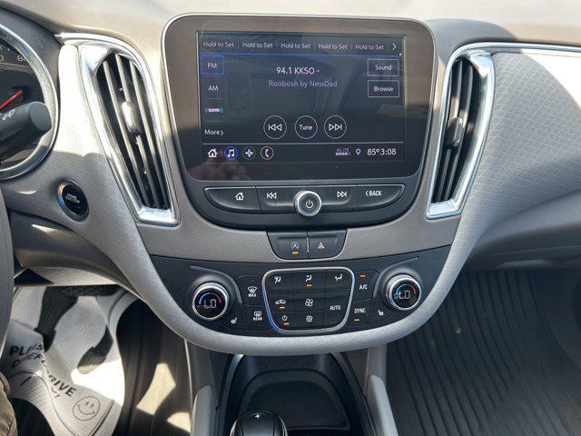Photo of 2020 Summit White Chevrolet Malibu