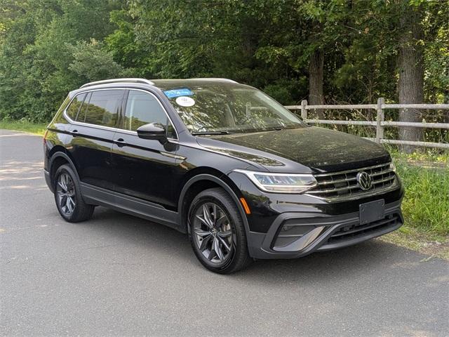 Photo of 2022 Deep Black Pearl Effect Volkswagen Tiguan