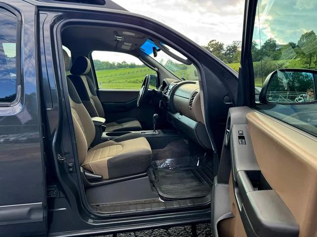 Photo of 2005 Granite Clearcoat Metallic Nissan Xterra