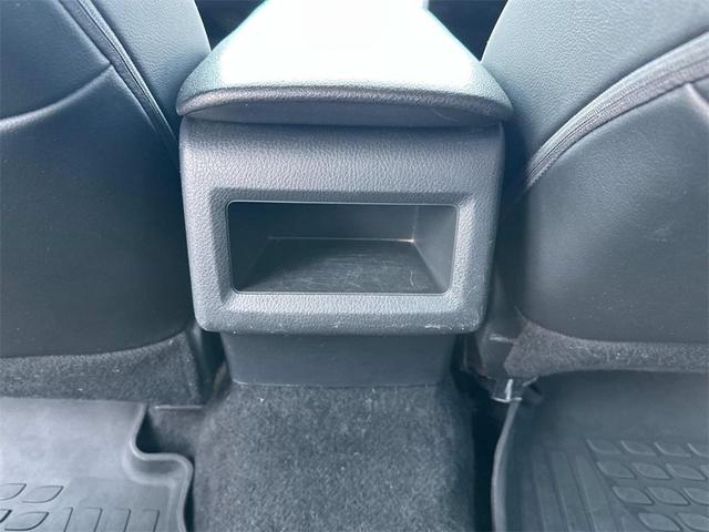 Photo of 2020 Super White Toyota Camry