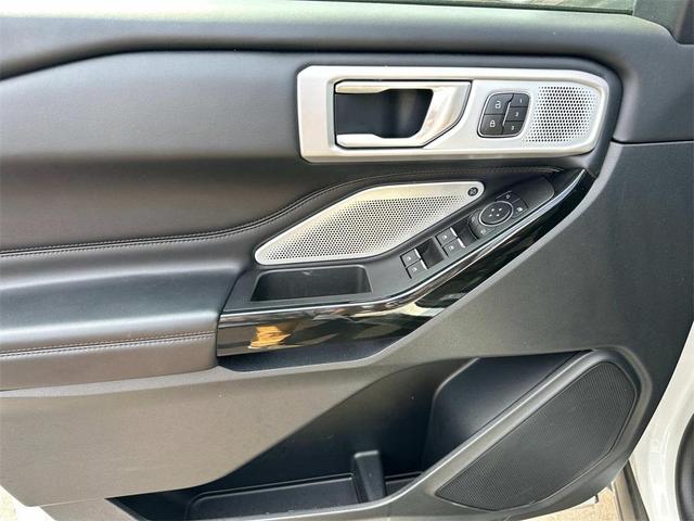 Photo of 2022 Star White Metallic Tri-Coat Ford Explorer