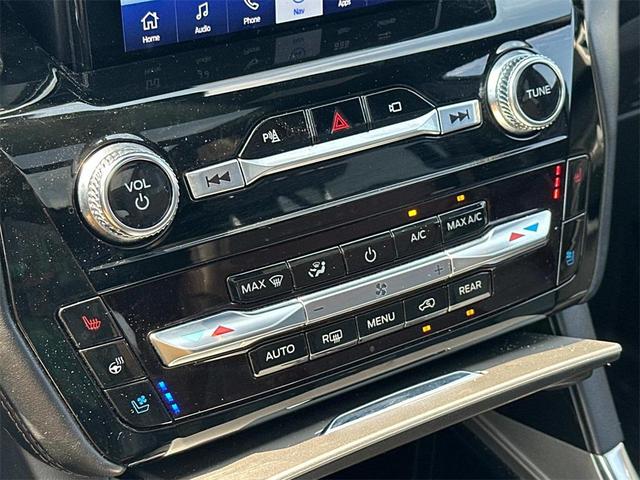 Photo of 2022 Star White Metallic Tri-Coat Ford Explorer
