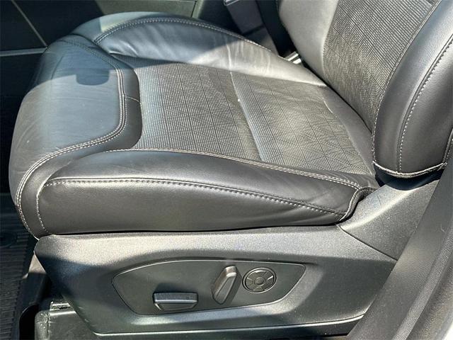 Photo of 2022 Star White Metallic Tri-Coat Ford Explorer