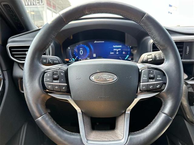 Photo of 2022 Star White Metallic Tri-Coat Ford Explorer