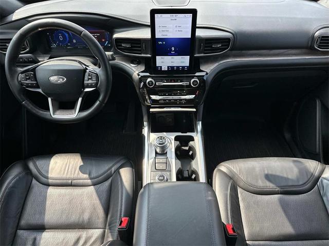 Photo of 2022 Star White Metallic Tri-Coat Ford Explorer
