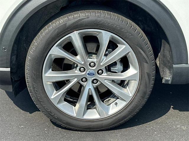 Photo of 2022 Star White Metallic Tri-Coat Ford Explorer