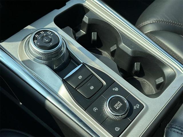 Photo of 2022 Star White Metallic Tri-Coat Ford Explorer