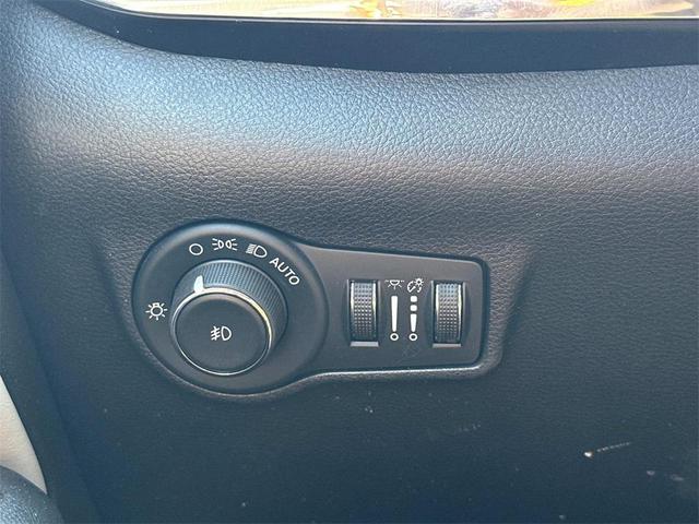 Photo of 2022 Granite Crystal Metallic Clearcoat Jeep Compass