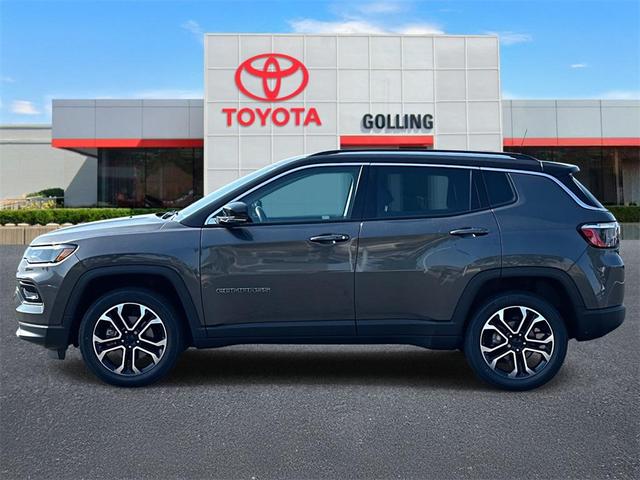 Photo of 2022 Granite Crystal Metallic Clearcoat Jeep Compass