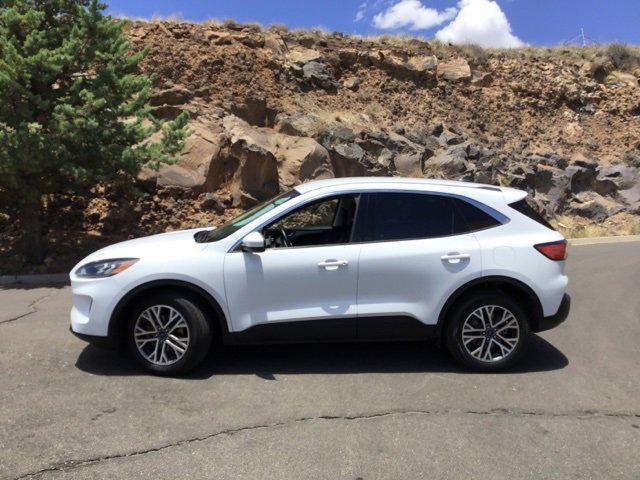 Photo of 2022 Oxford White Ford Escape
