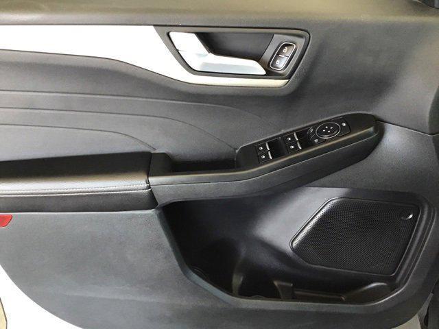 Photo of 2022 Oxford White Ford Escape