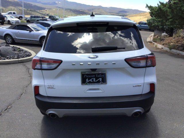 Photo of 2022 Oxford White Ford Escape