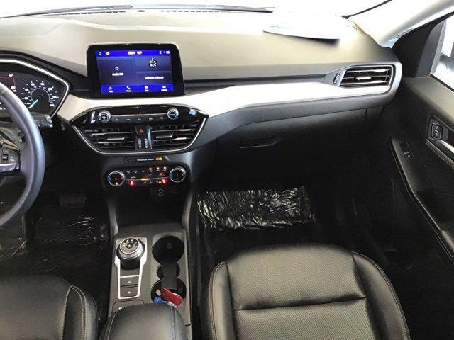 Photo of 2022 Oxford White Ford Escape
