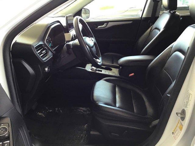 Photo of 2022 Oxford White Ford Escape