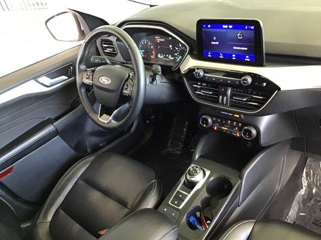 Photo of 2022 Oxford White Ford Escape