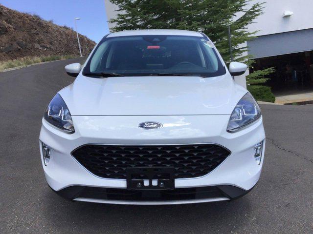 Photo of 2022 Oxford White Ford Escape