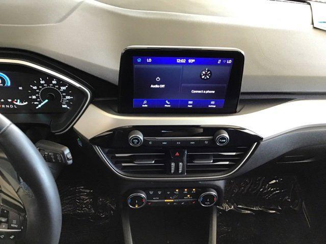 Photo of 2022 Oxford White Ford Escape
