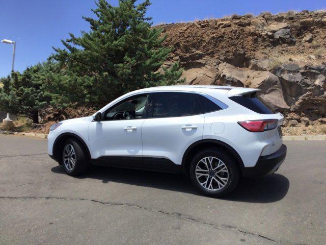 Photo of 2022 Oxford White Ford Escape