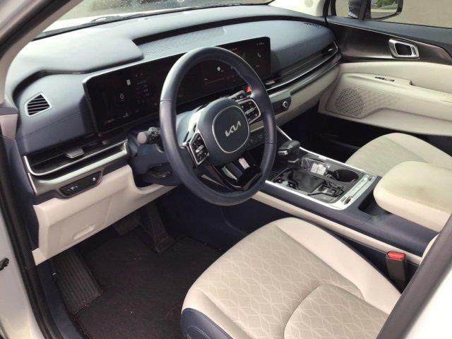 Photo of 2025 Ivory Silver Kia Carnival