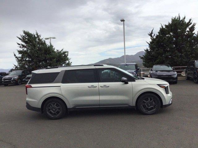 Photo of 2025 Ivory Silver Kia Carnival
