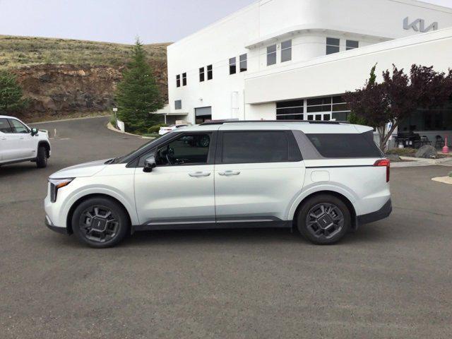 Photo of 2025 Ivory Silver Kia Carnival