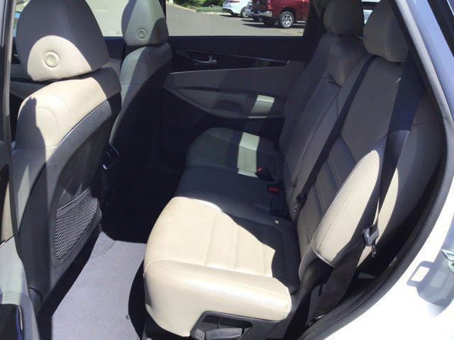 Photo of 2019 Snow White Pearl Kia Sorento