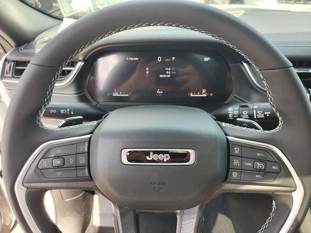 Photo of 2025 Bright White Clearcoat Jeep Grand Cherokee