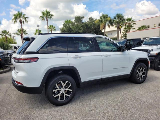 Photo of 2025 Bright White Clearcoat Jeep Grand Cherokee
