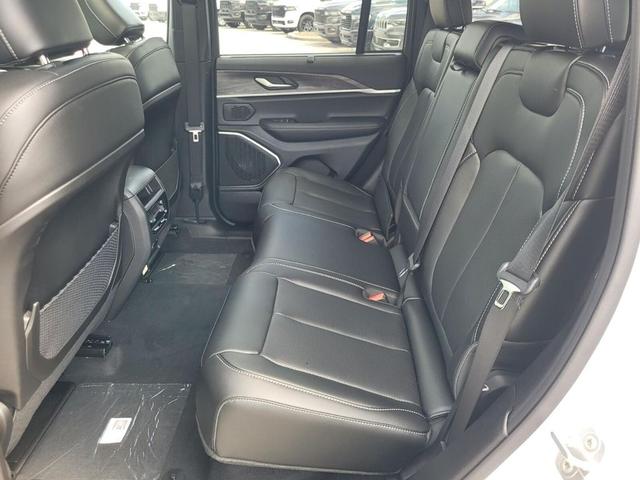 Photo of 2025 Bright White Clearcoat Jeep Grand Cherokee
