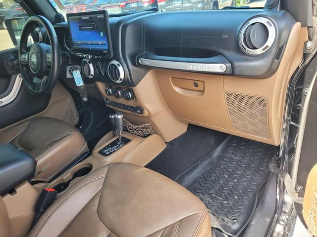 Photo of 2014 Black Clearcoat Jeep Wrangler