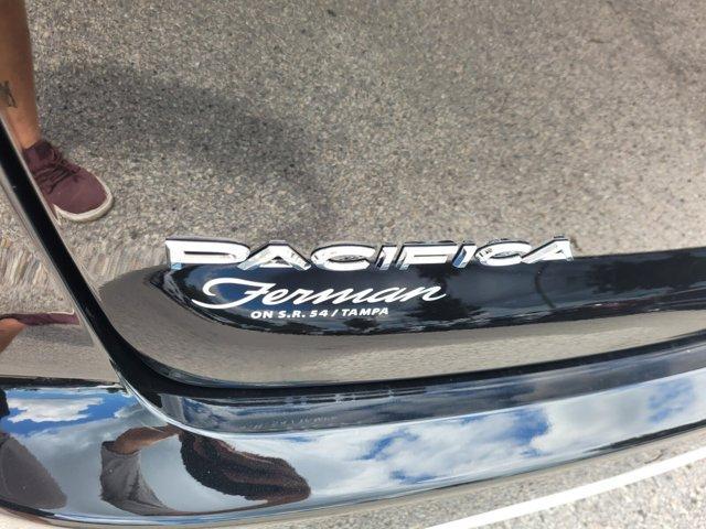 Photo of 2025 Diamond Black Chrysler Pacifica