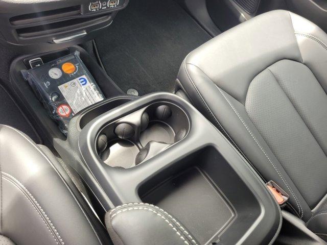 Photo of 2025 Diamond Black Chrysler Pacifica