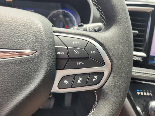 Photo of 2025 Diamond Black Chrysler Pacifica