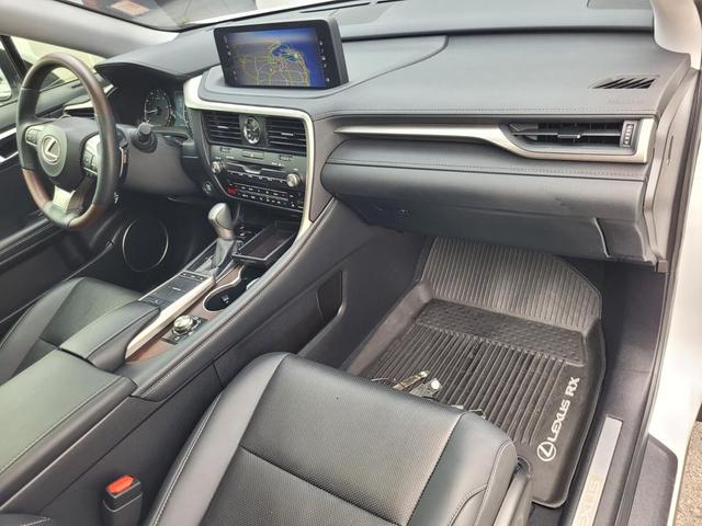 Photo of 2022 White Lexus RX 350