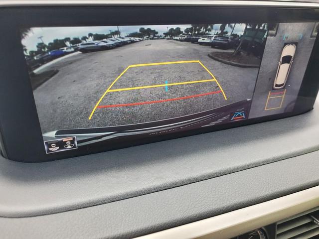 Photo of 2022 White Lexus RX 350
