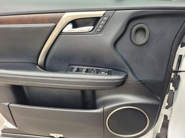 Photo of 2022 White Lexus RX 350
