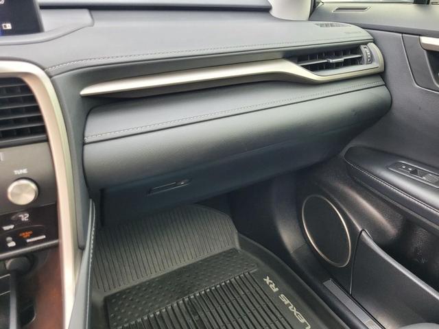 Photo of 2022 White Lexus RX 350
