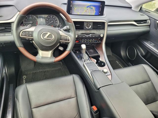Photo of 2022 White Lexus RX 350