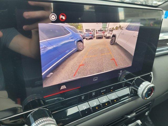 Photo of 2025 Summit White GMC Canyon