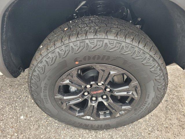 Photo of 2025 Summit White GMC Canyon