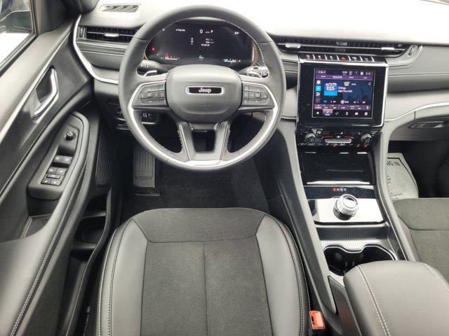 Photo of 2025 Diamond Black Jeep Grand Cherokee L