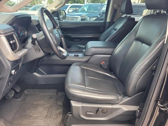 Photo of 2022 Agate Black Metallic Ford Expedition