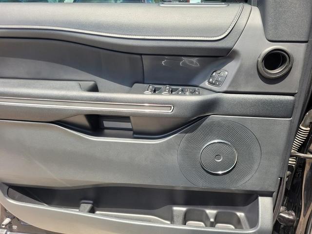 Photo of 2022 Agate Black Metallic Ford Expedition